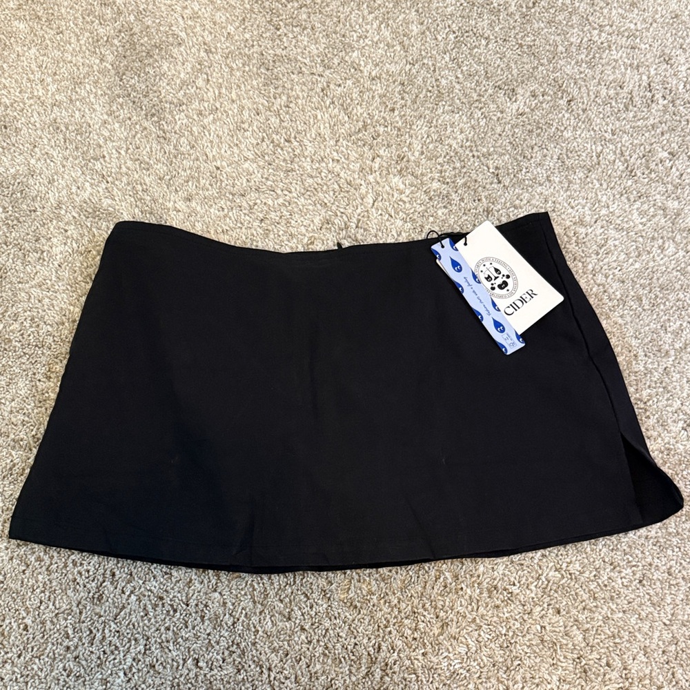Cider Classic Black Mini Skirt